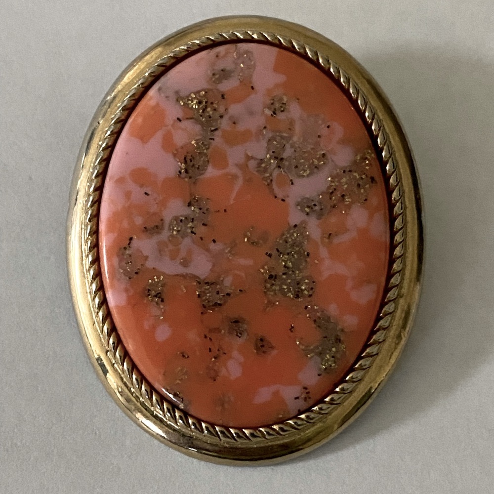 VINTAGE SARAH COVENTRY BROOCH/PIN